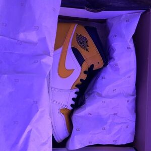 Air Jordan 1 Mid ‘University Gold’ White Black Men’s 10